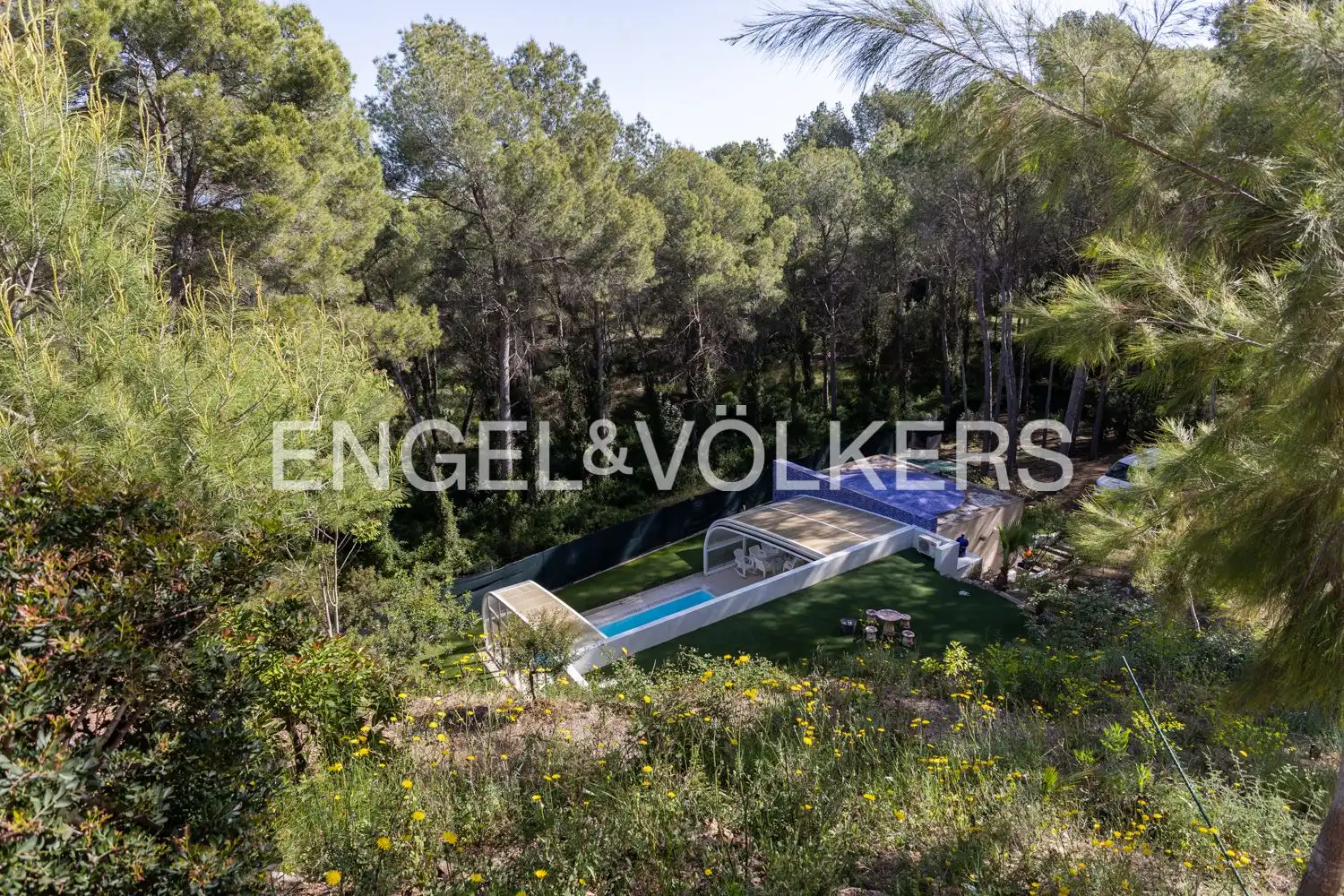 Houses for sale in Gilet  with Air Conditioner, Heating and Private garden
