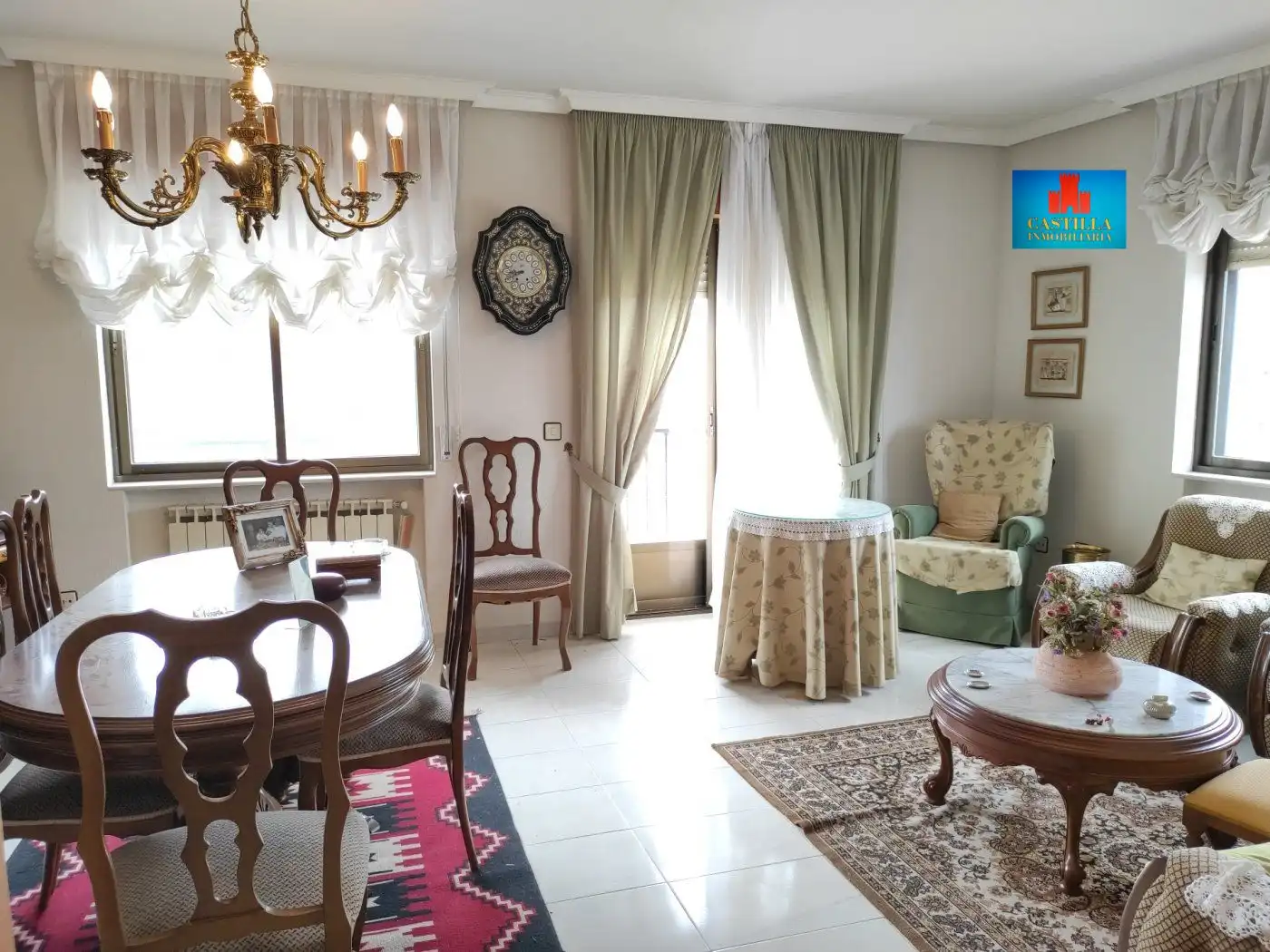 Sala de estar de Casa o chalet en venta en Velayos con Terraza, Trastero y Amueblado