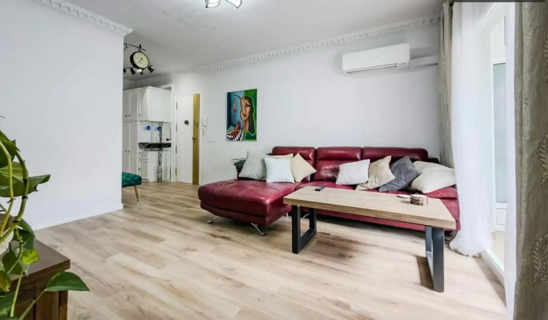 Sala d'estar de Pis de lloguer en L'Hospitalet de Llobregat amb Aire condicionat, Calefacció i Moblat