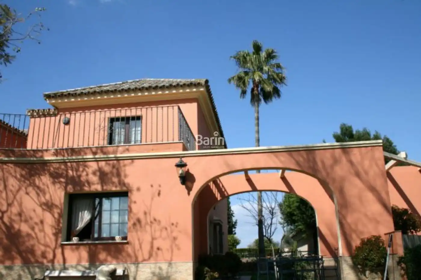 Vista exterior de Casa o xalet en venda en Camas amb Aire condicionat, Jardí privat i Moblat