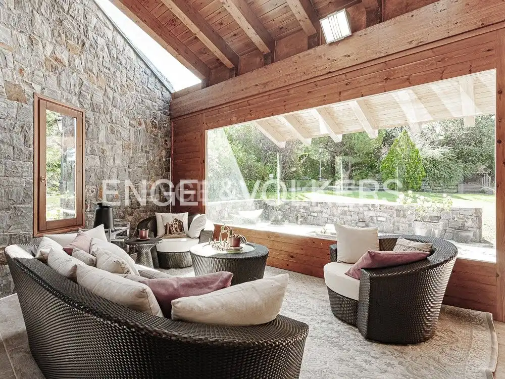 Terrasse von Country house zum Verkauf in Seva mit Klimaanlage, Heizung und Privatgarten