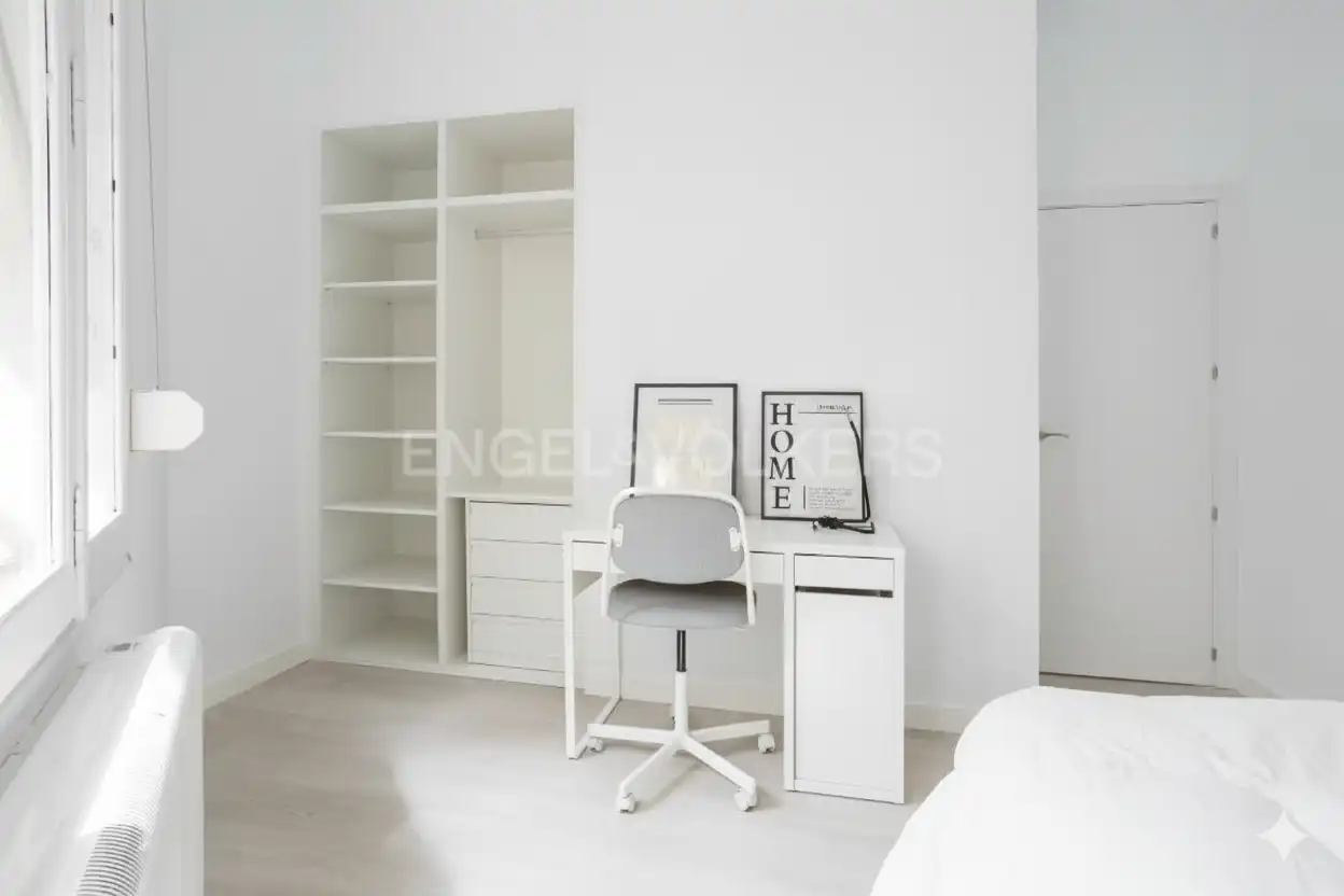 Schlafzimmer von Wohnung zur Miete in Madrid mit Heizung, Parkett und Möbliert