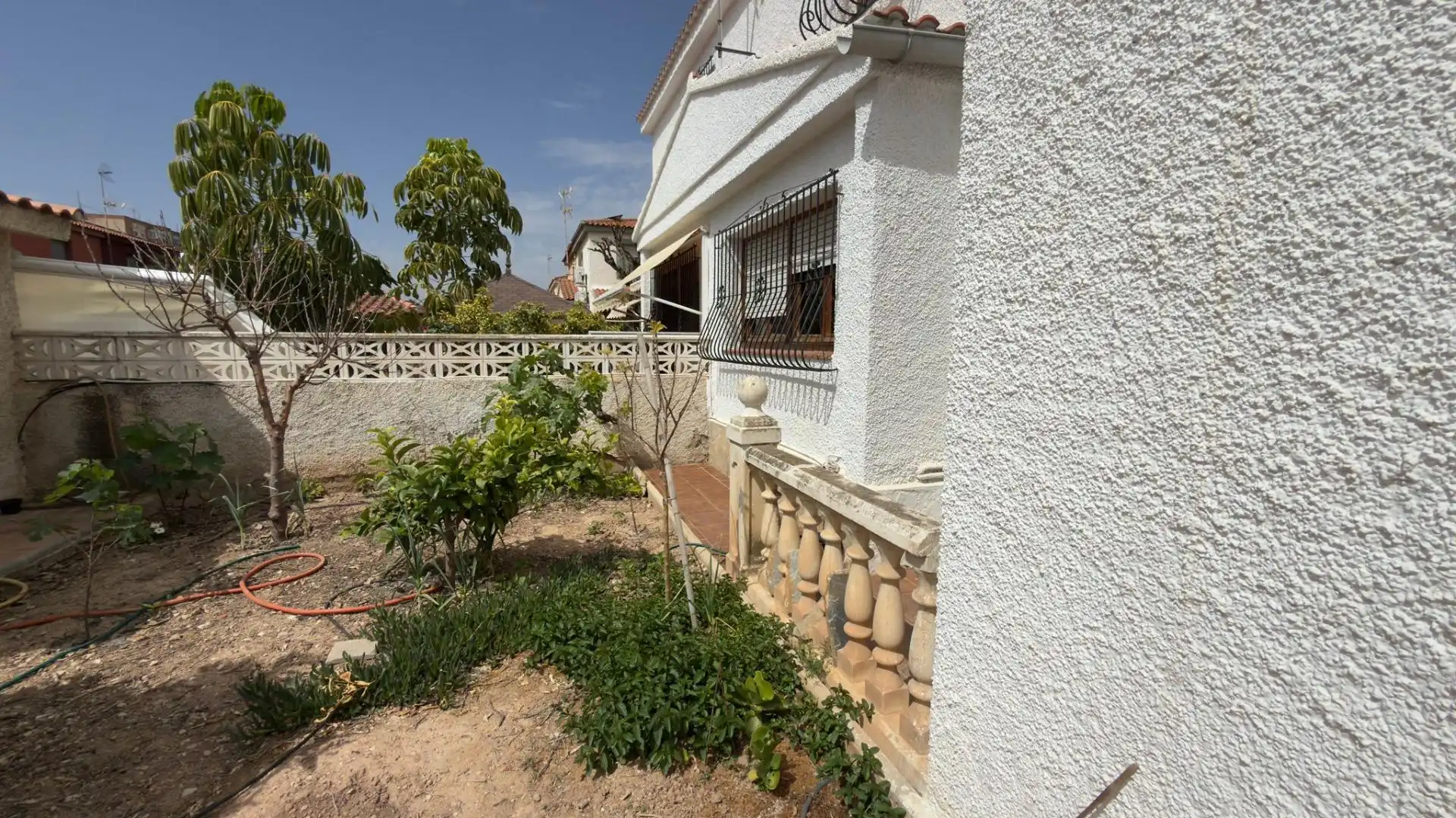 Exterior view of Detached homes for sale in San Vicente del Raspeig / Sant Vicent del Raspeig  with Storage room and Balcony