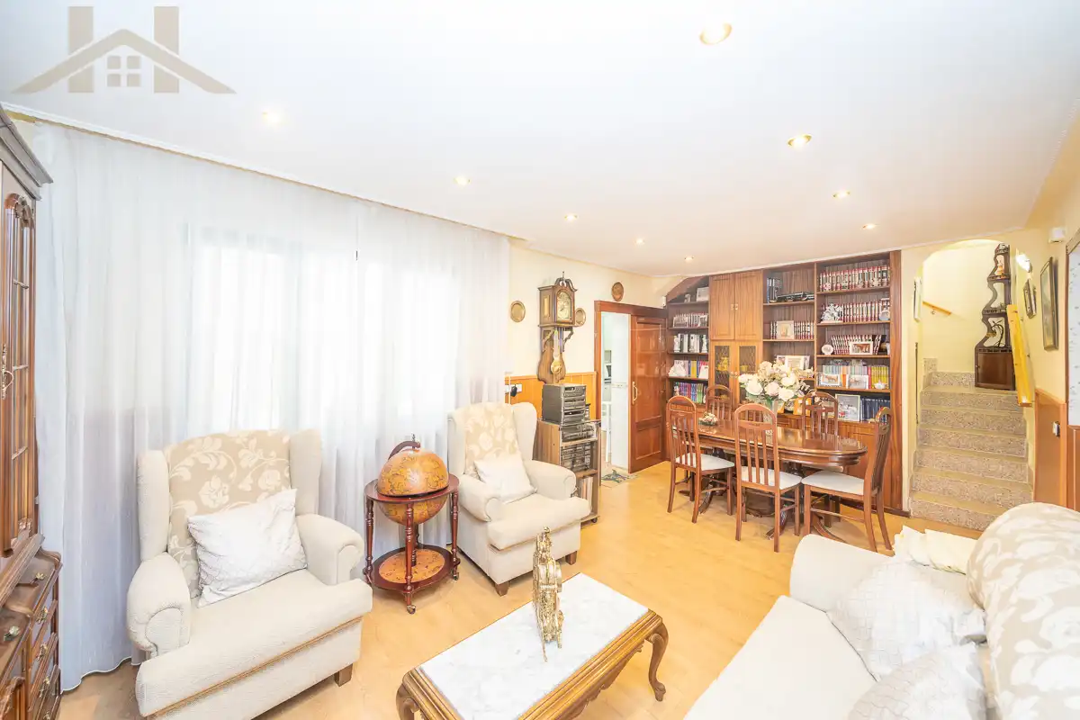 Sala d'estar de Casa adosada en venda en Collado Villalba amb Calefacció, Terrassa i Balcó