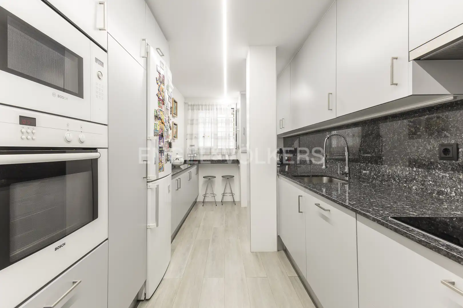 Küche von Einfamilien-Reihenhaus zum Verkauf in Barcelona mit Heizung, Privatgarten und Parkett