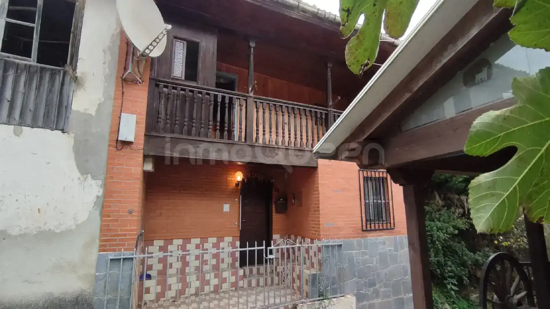 Vista exterior de Casa o xalet en venda en Llanes amb Calefacció, Jardí privat i Terrassa