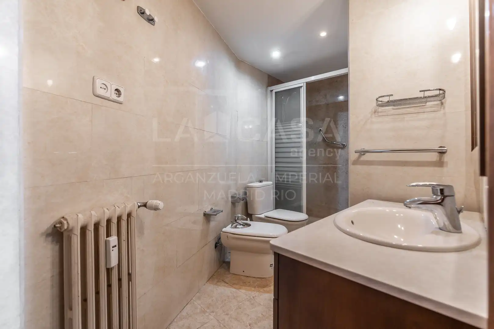 Baño de Ático en venta en Madrid con Aire acondicionado, Calefacción y Terraza
