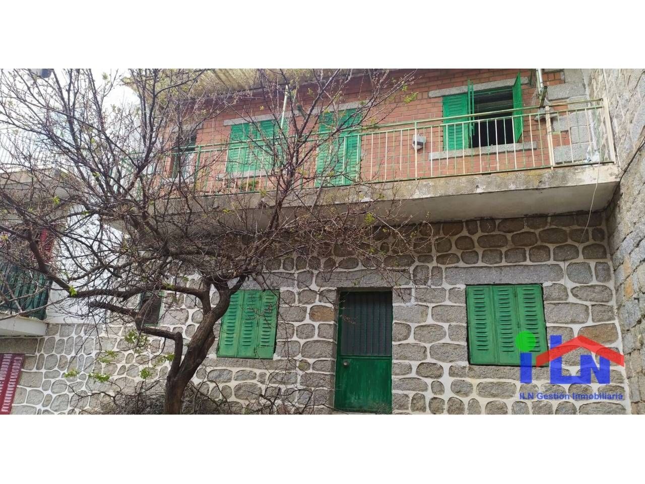 Vista exterior de Casa o xalet en venda en El Hoyo de Pinares  amb Jardí privat i Terrassa