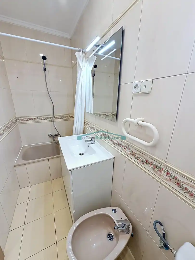 Badezimmer von Wohnung zum Verkauf in Valencia mit Klimaanlage und Abstellraum