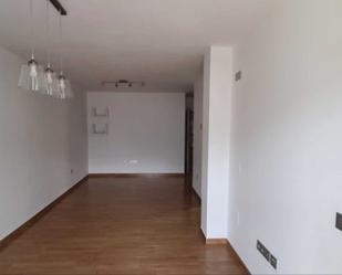 Flat for sale in Alozaina  with Air Conditioner and Terrace