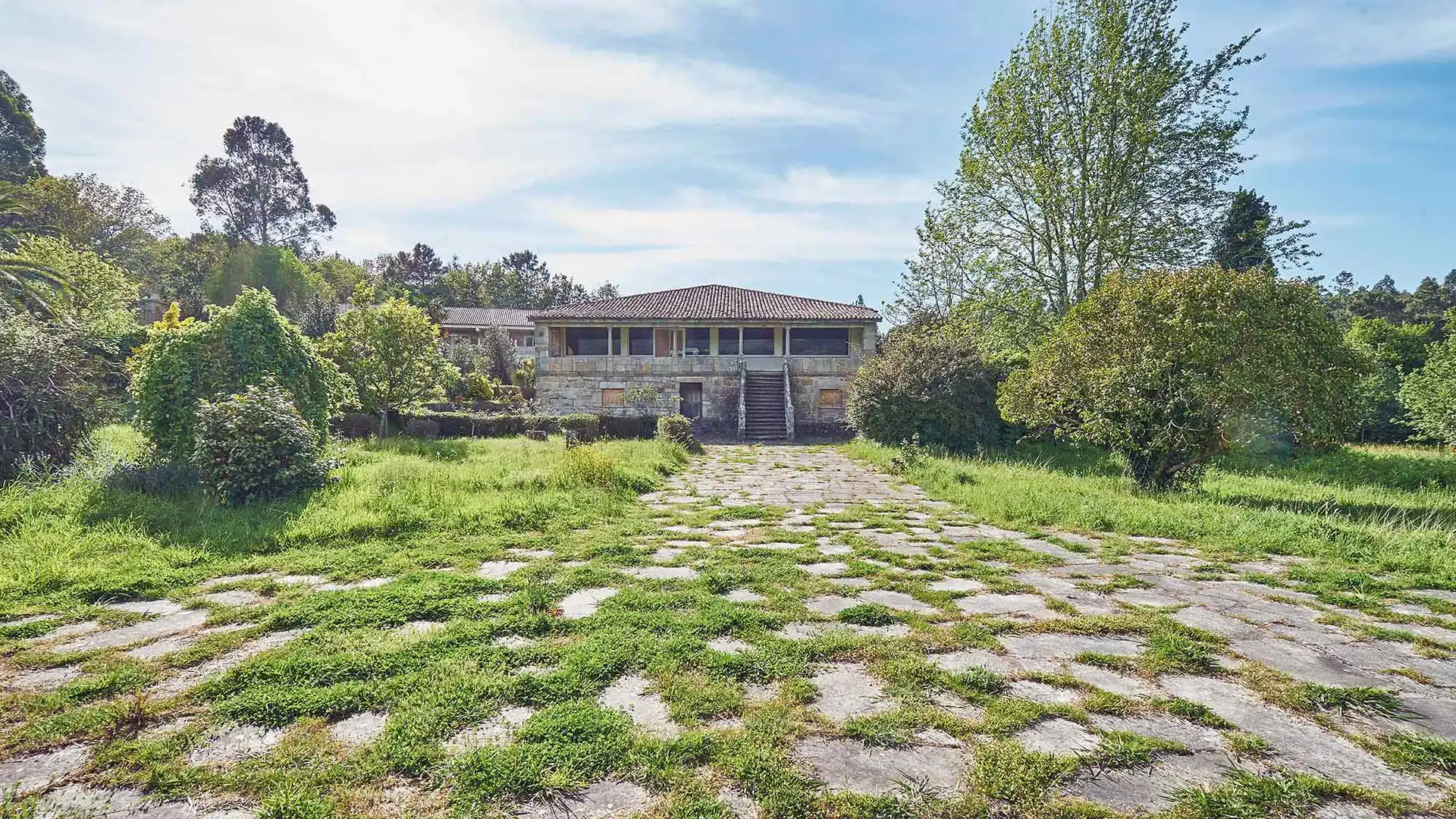 Vista exterior de Casa o xalet en venda en Tomiño amb Calefacció, Jardí privat i Terrassa