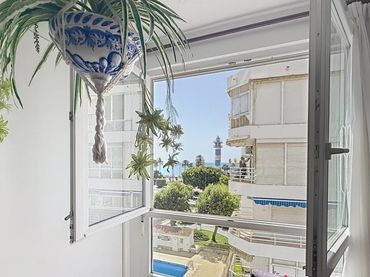 Pis amb piscina en venda a Paseo Marítimo de Poniente 29