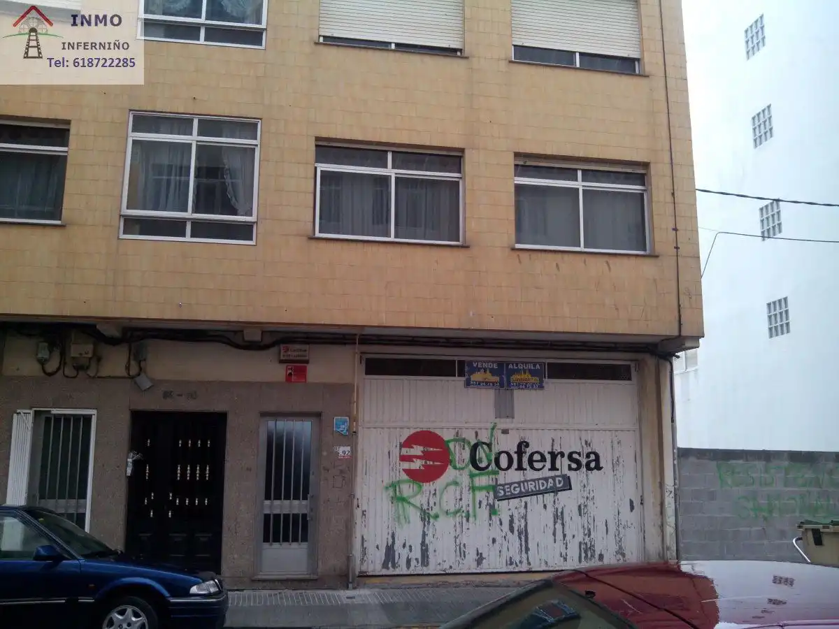 Local comercial en venta en Porta Nova