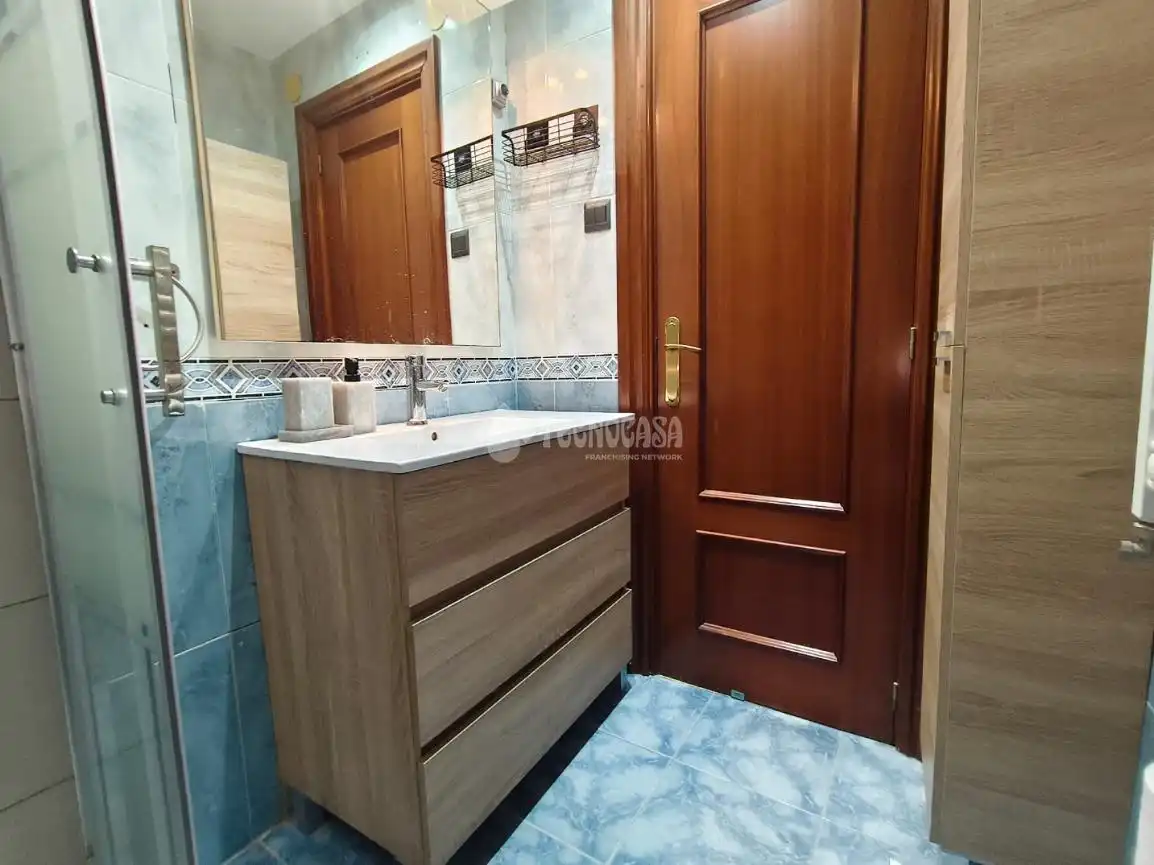 Bathroom of Flat for sale in Zaragoza