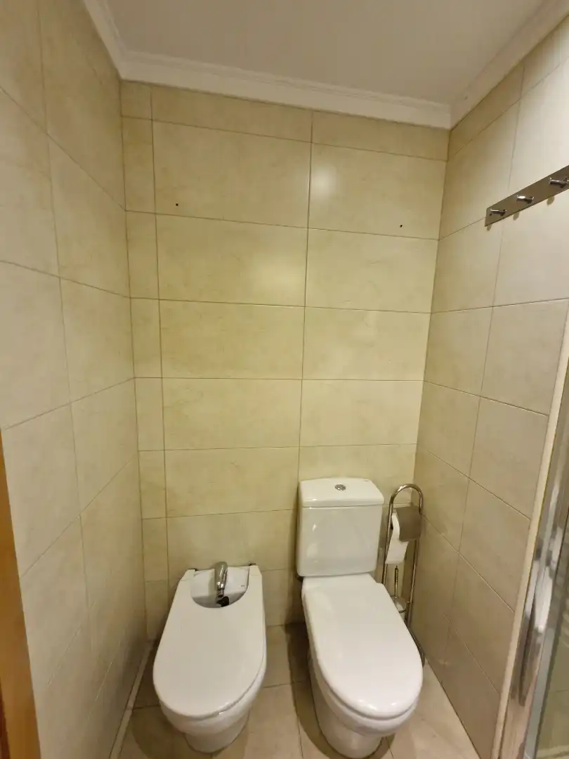 Badezimmer von Wohnung zur Miete in Leioa mit Heizung, Parkett und Möbliert