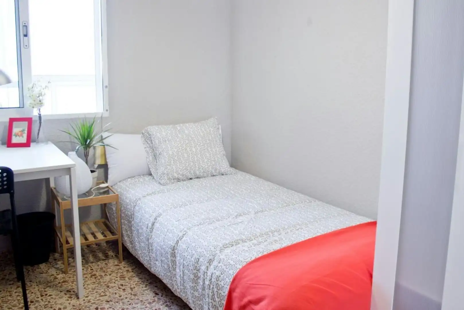 Habitación de Piso para compartir en  Valencia Capital con Lavadora y Internet