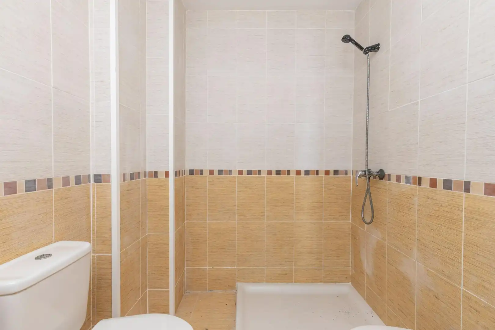 Baño de Piso en venta en Güevéjar con Balcón