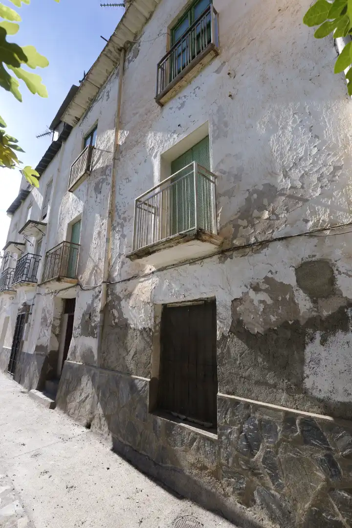 Vista exterior de Casa adosada en venda en Bérchules amb Terrassa i Balcó