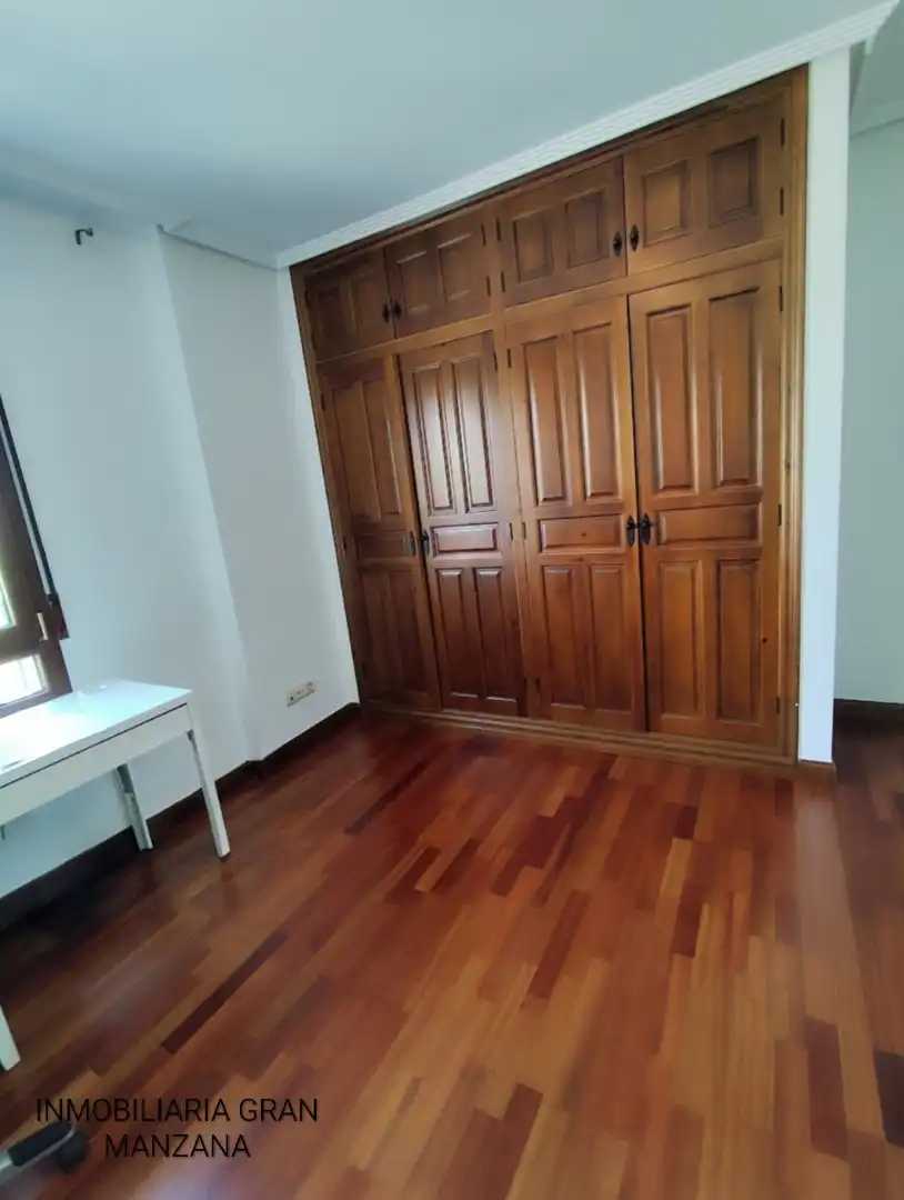 Habitación de Casa adosada en venta en Las Quintanillas con Calefacción, Jardín privado y Parquet