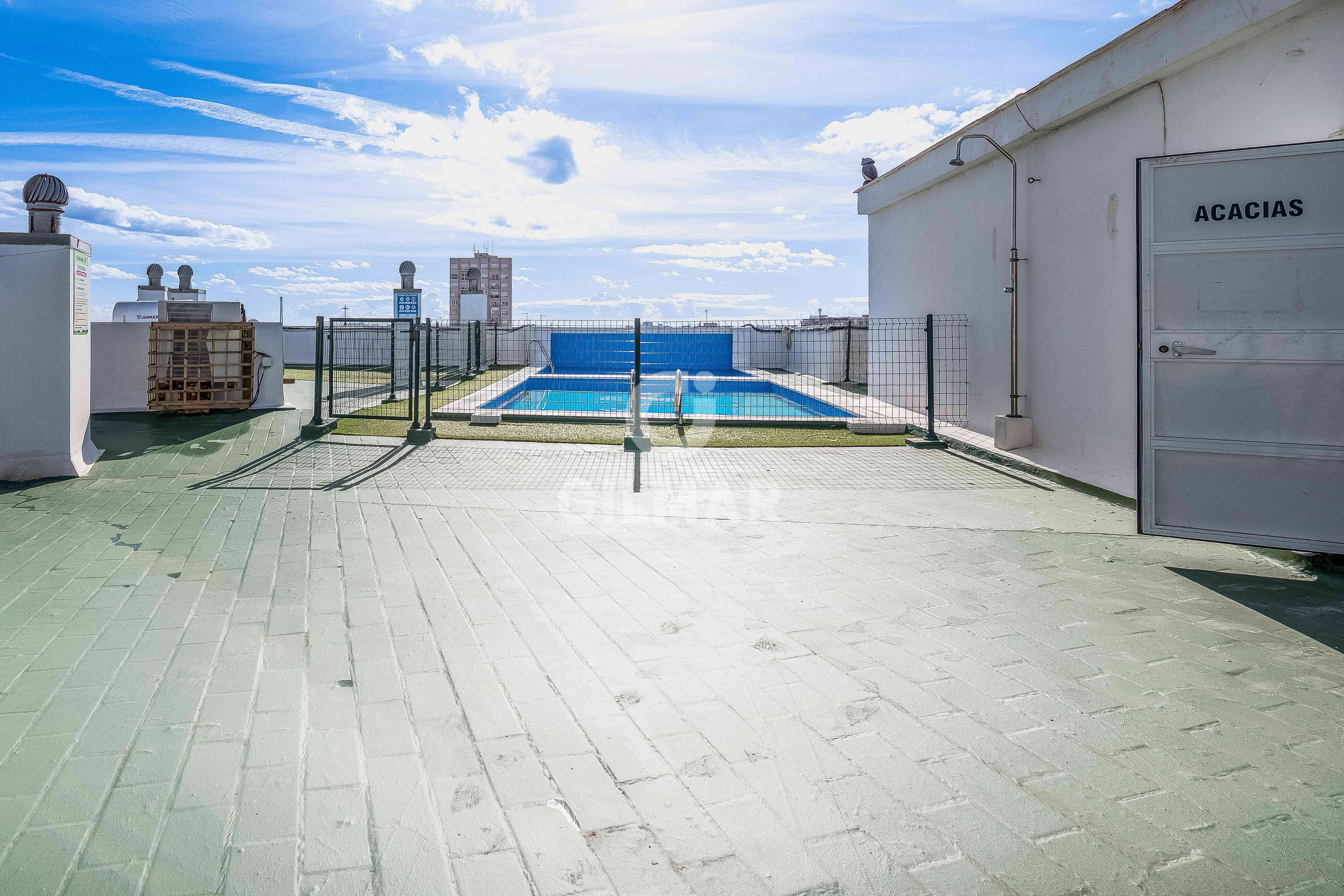 Swimming pool of Flat for sale in  Cádiz Capital  with Swimming Pool and Balcony