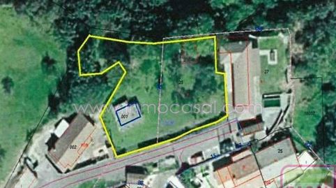 Se vende finca llana edificable en el barrio Prau La Fuente de Sama. Cuenta con dos cocheras, una instalación industrial y se pued