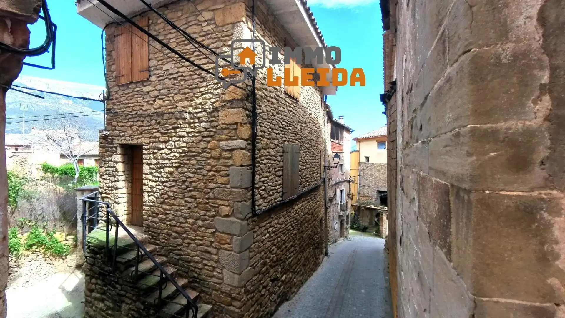 Vista exterior de Casa adosada en venta en Àger con Calefacción, Terraza y Amueblado