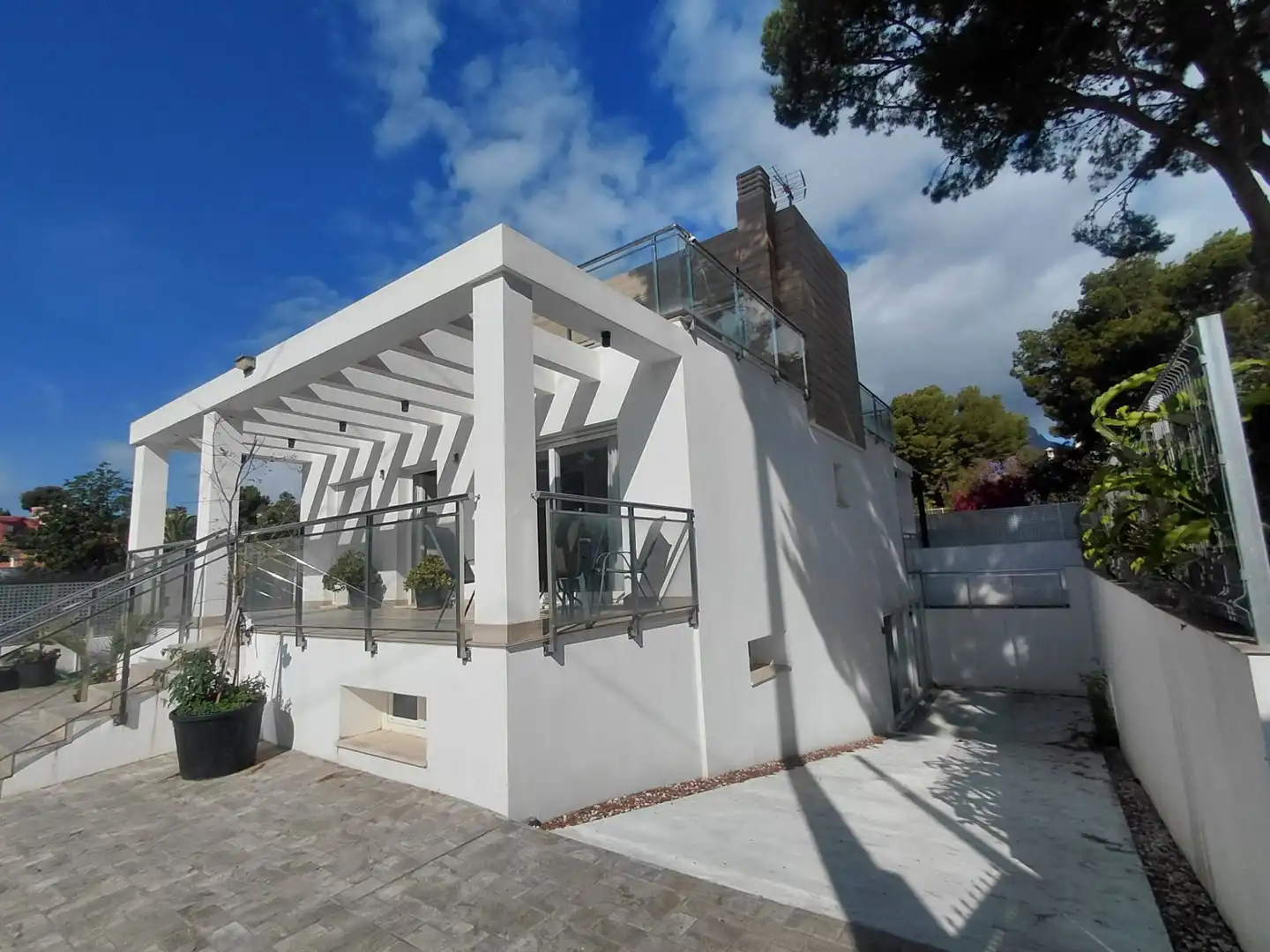 Vista exterior de Casa o xalet en venda en La Nucia amb Aire condicionat, Jardí privat i Traster