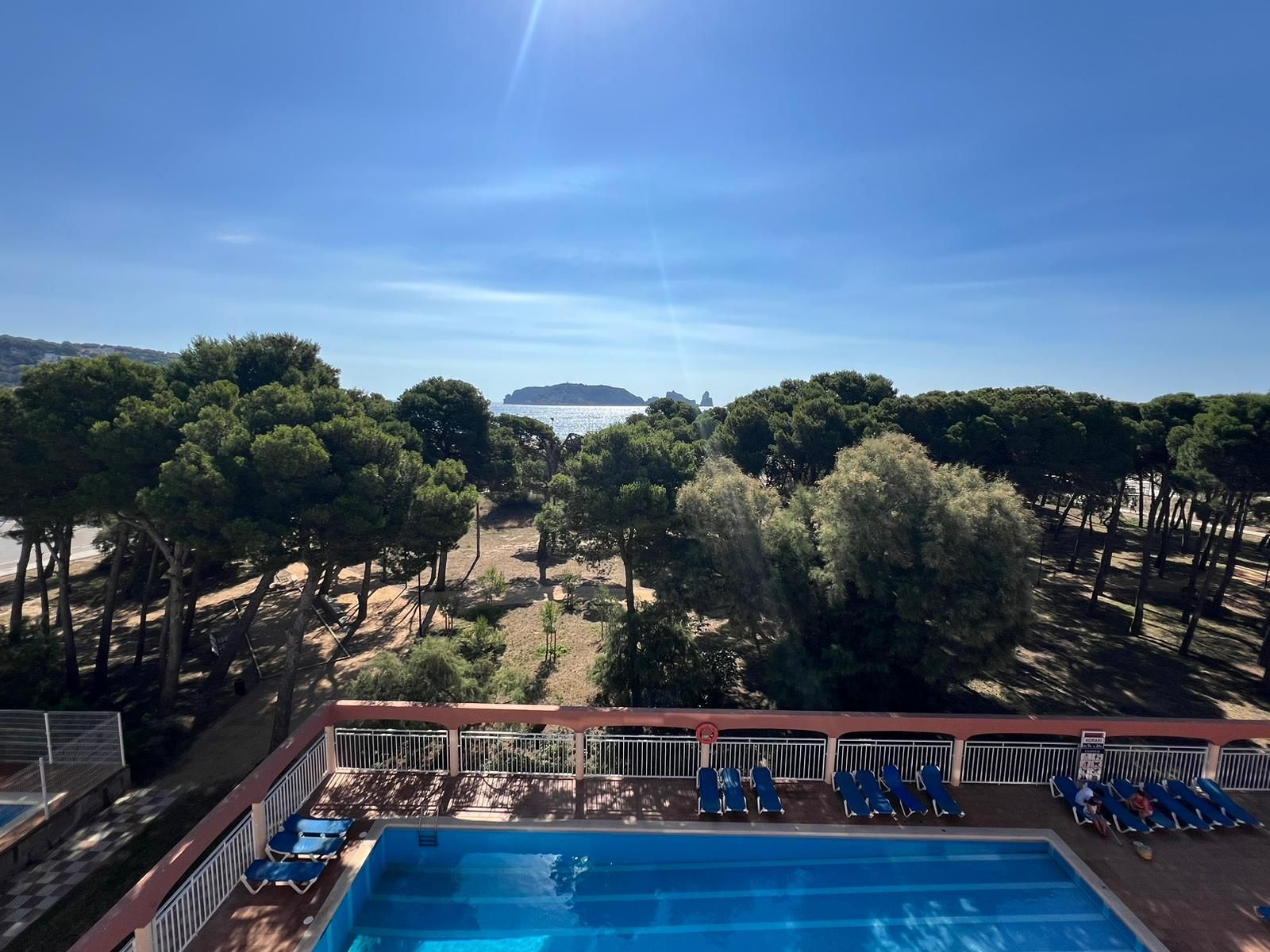 Piscina de Apartament en venda en L'Estartit amb Aire condicionat, Moblat i Piscina comunitària