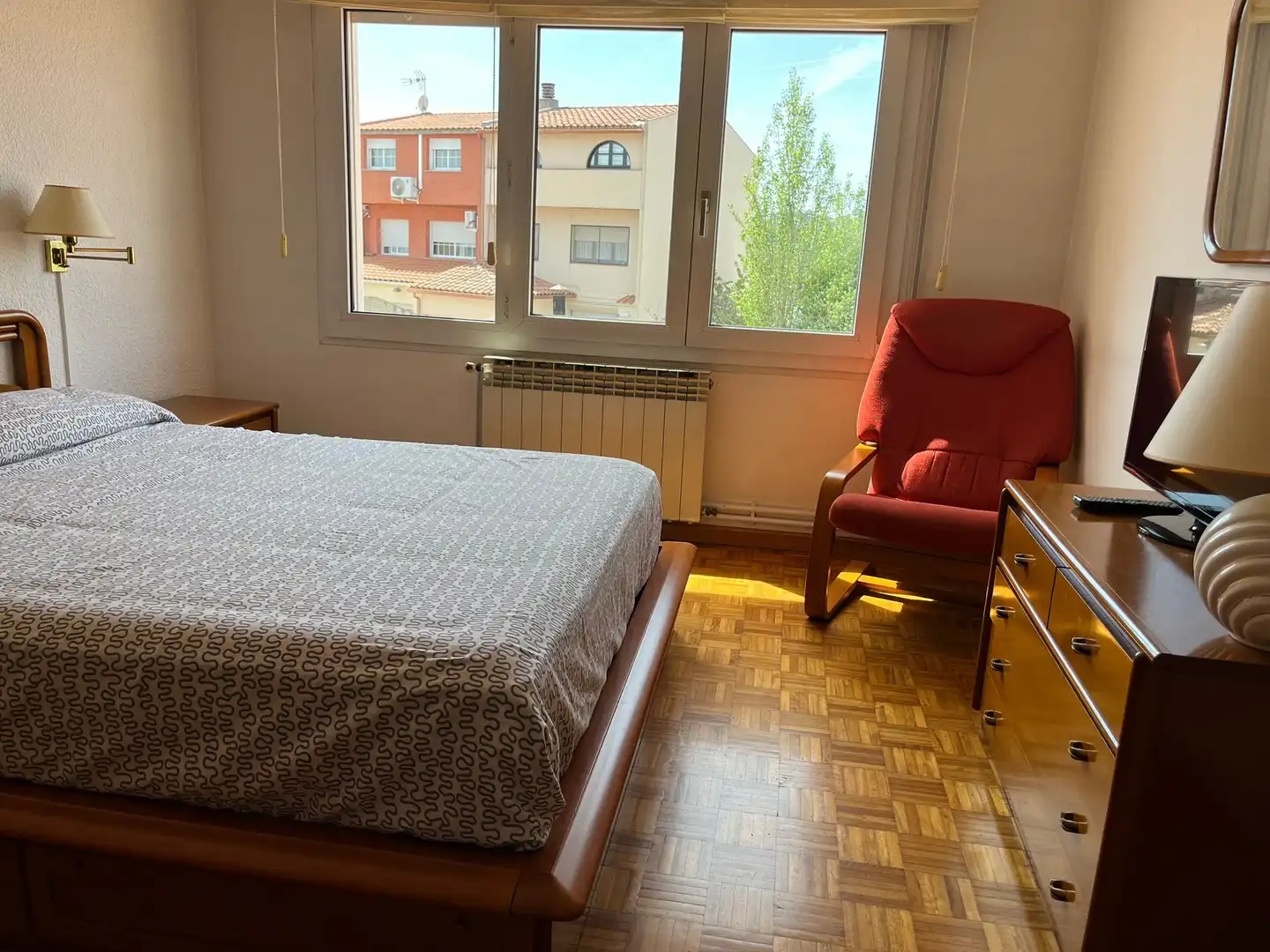 Habitación de Casa adosada en venta en Esparreguera con Calefacción, Trastero y Amueblado