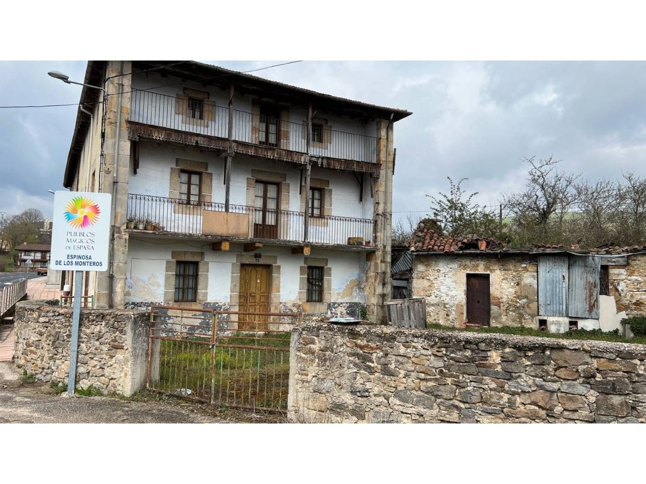 Exterior view of House or chalet for sale in Espinosa de los Monteros  with Balcony