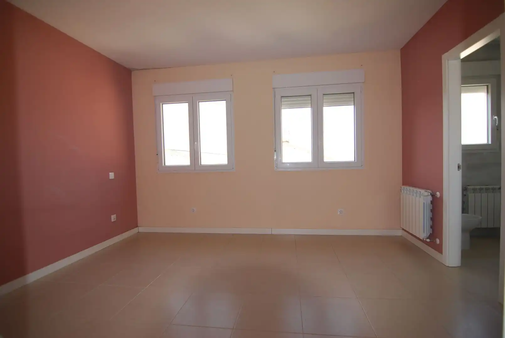 Sala d'estar de Casa o xalet en venda en San Martín de la Vega amb Calefacció