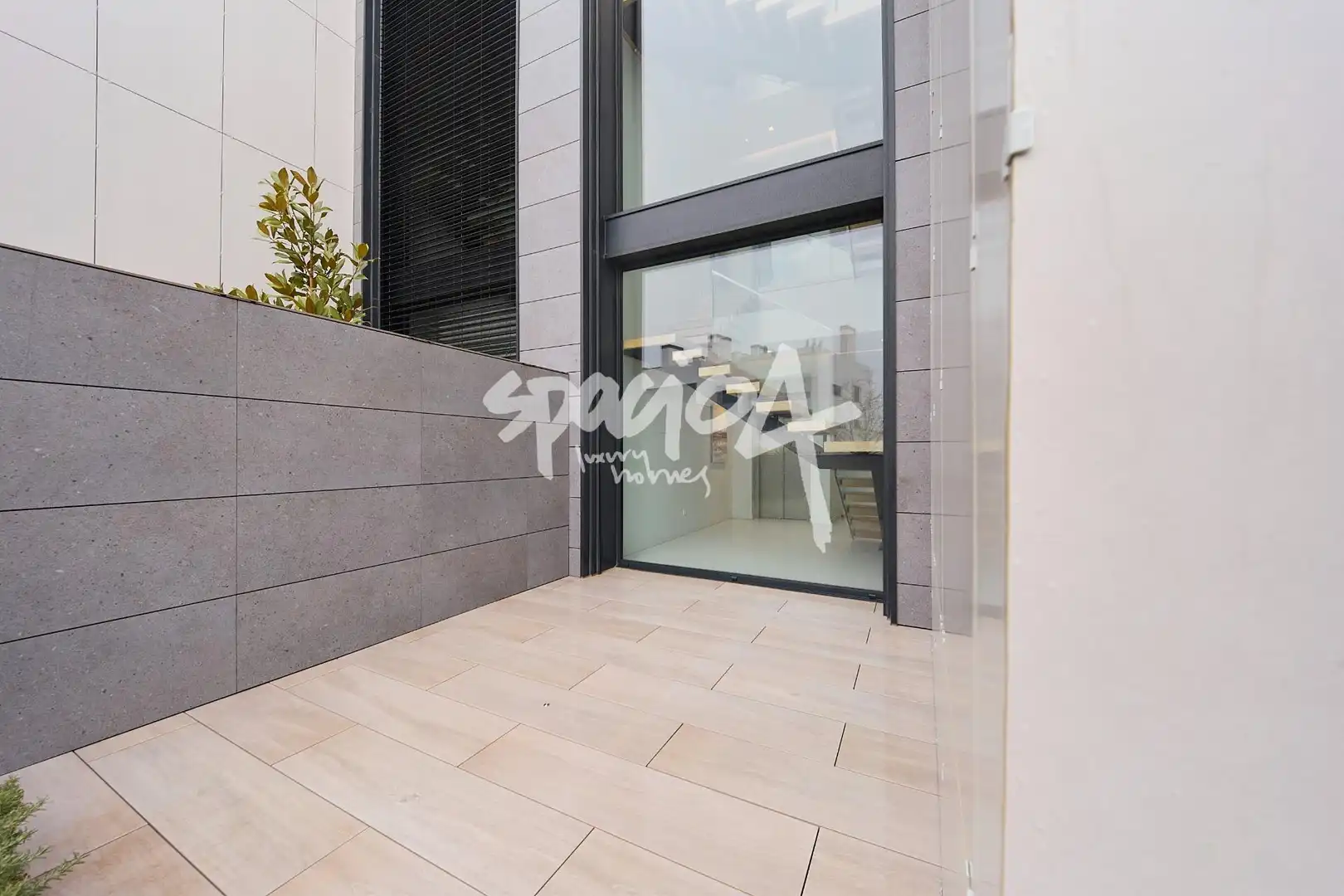 Vista exterior de Ático de alquiler en Pozuelo de Alarcón con Aire acondicionado, Calefacción y Jardín privado