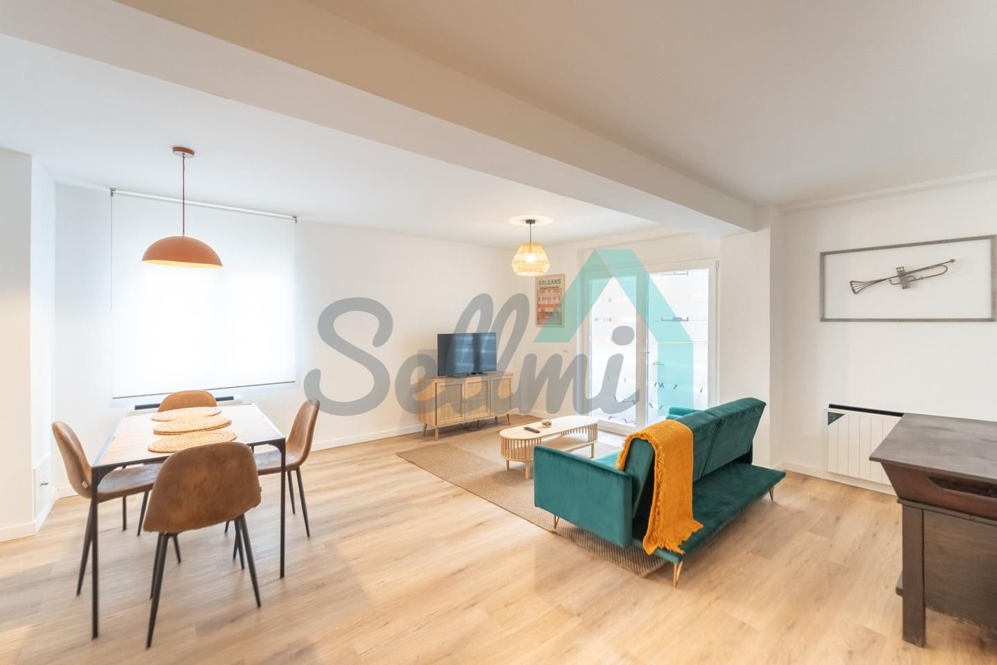 Living room of Flat to rent in Oviedo   with Heating, Terrace and Furnished