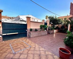 Vista exterior de Casa o xalet en venda en Algeciras amb Aire condicionat, Moblat i Forn