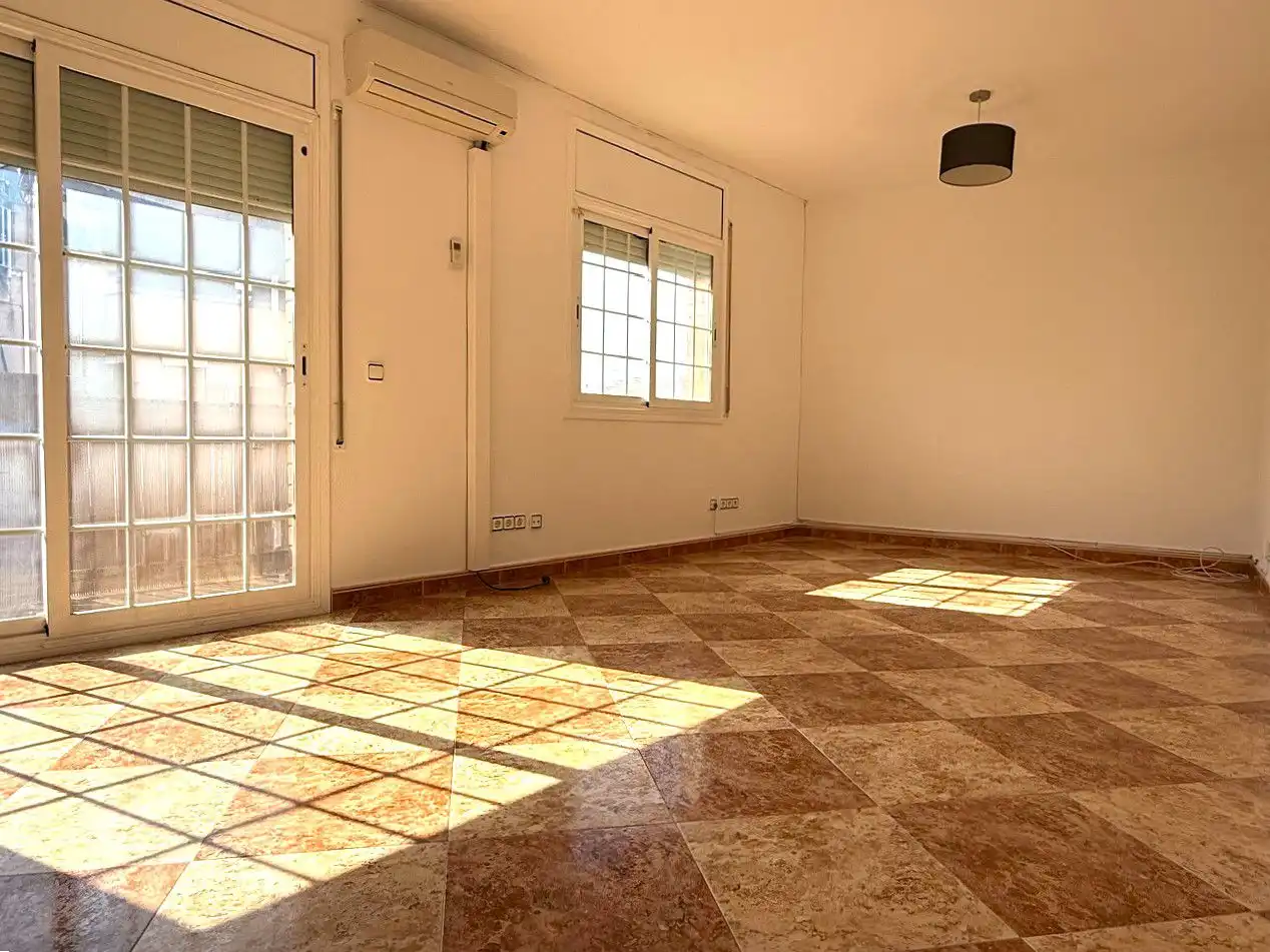 Living room of Flat for sale in Sant Boi de Llobregat  with Air Conditioner, Heating and Terrace