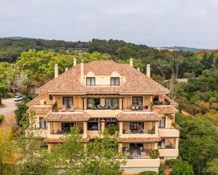 Vista exterior de Àtic en venda en Sotogrande amb Aire condicionat, Calefacció i Terrassa