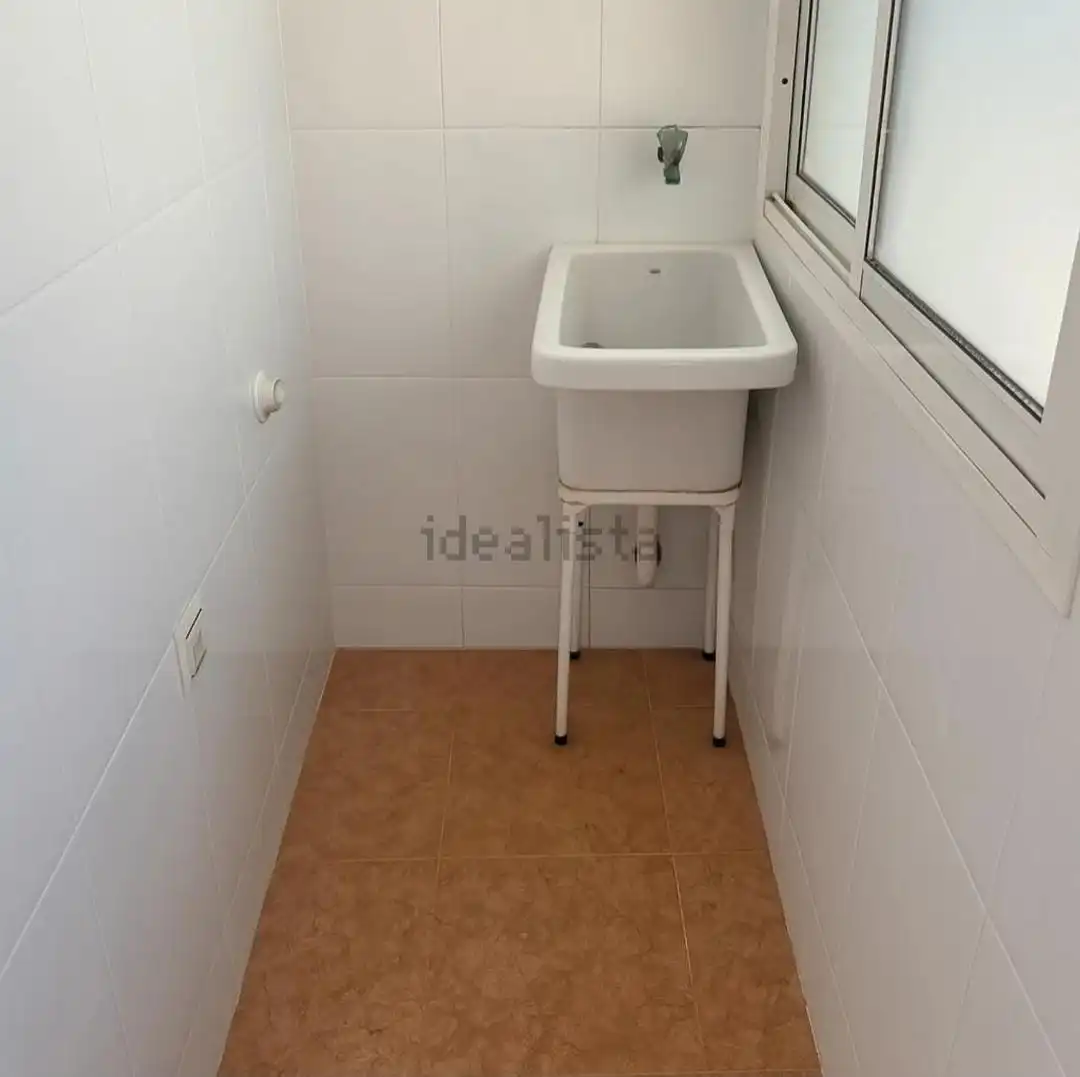 Badezimmer von Dachboden zum Verkauf in Almería mit Klimaanlage und Terrasse