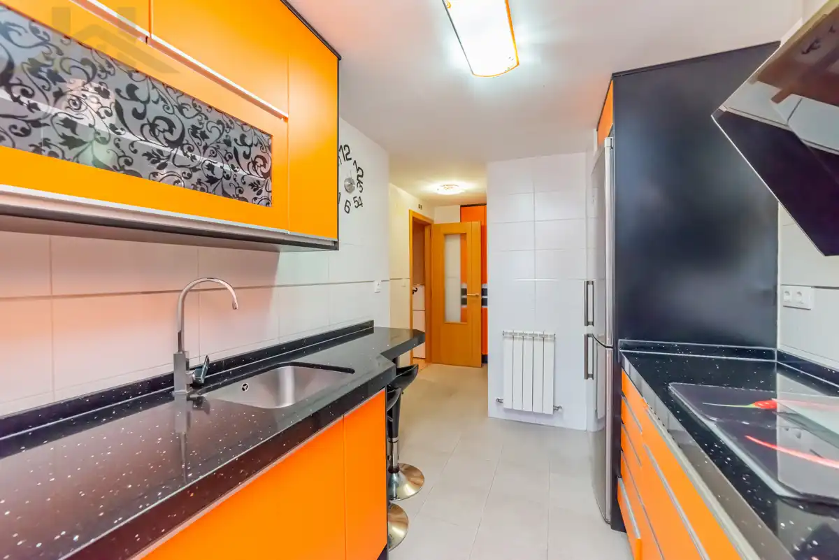 Flat for sale in Calle del Planeta Venus, Parla Este