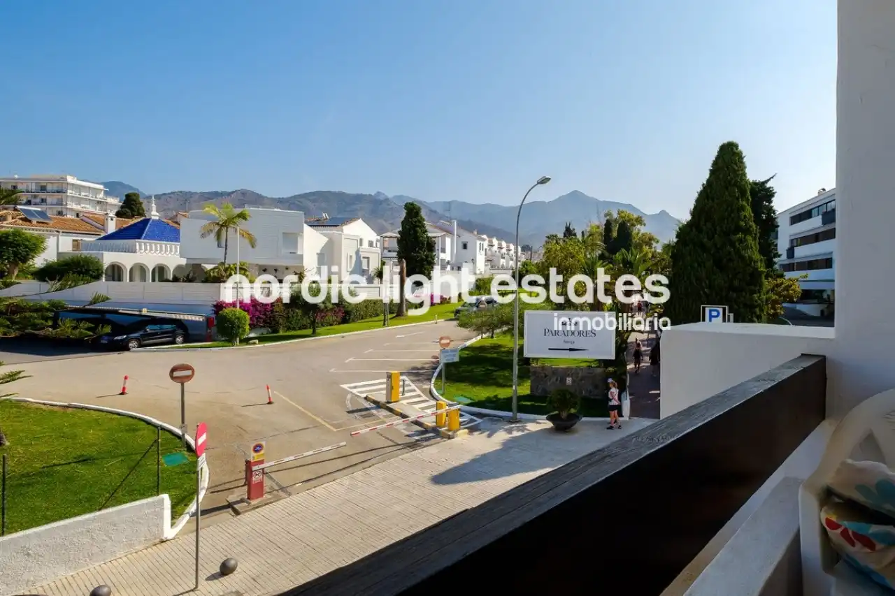Außenansicht von Wohnung zum Verkauf in Nerja mit Terrasse, Schwimmbad und Möbliert