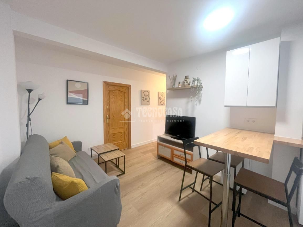 Sala d'estar de Pis de lloguer en Leganés amb Aire condicionat, Terrassa i Moblat