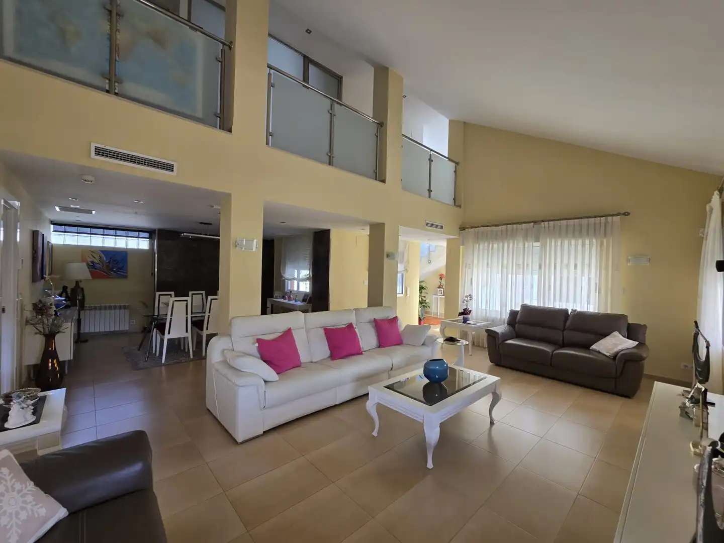 Sala d'estar de Casa o xalet en venda en Castellón de la Plana / Castelló de la Plana amb Aire condicionat, Calefacció i Jardí privat