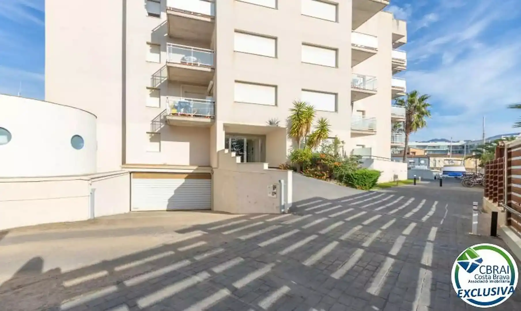Vista exterior de Apartament en venda en Roses amb Aire condicionat, Calefacció i Terrassa