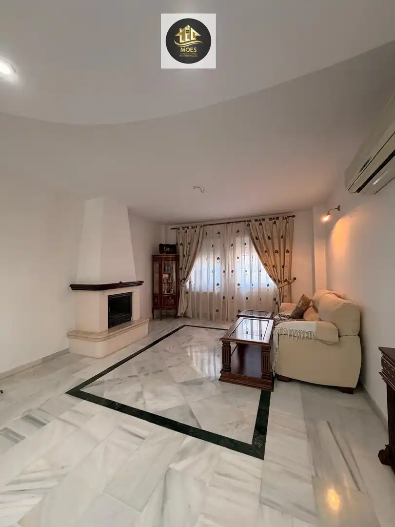 Sala d'estar de Casa o xalet en venda en Jaén amb Aire condicionat, Calefacció i Terrassa