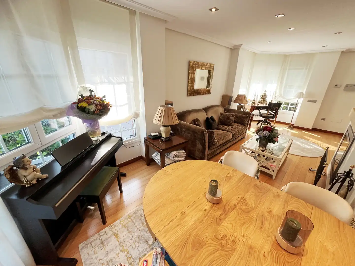 Sala d'estar de Casa o xalet en venda en Corvera de Asturias amb Calefacció, Parquet i Terrassa