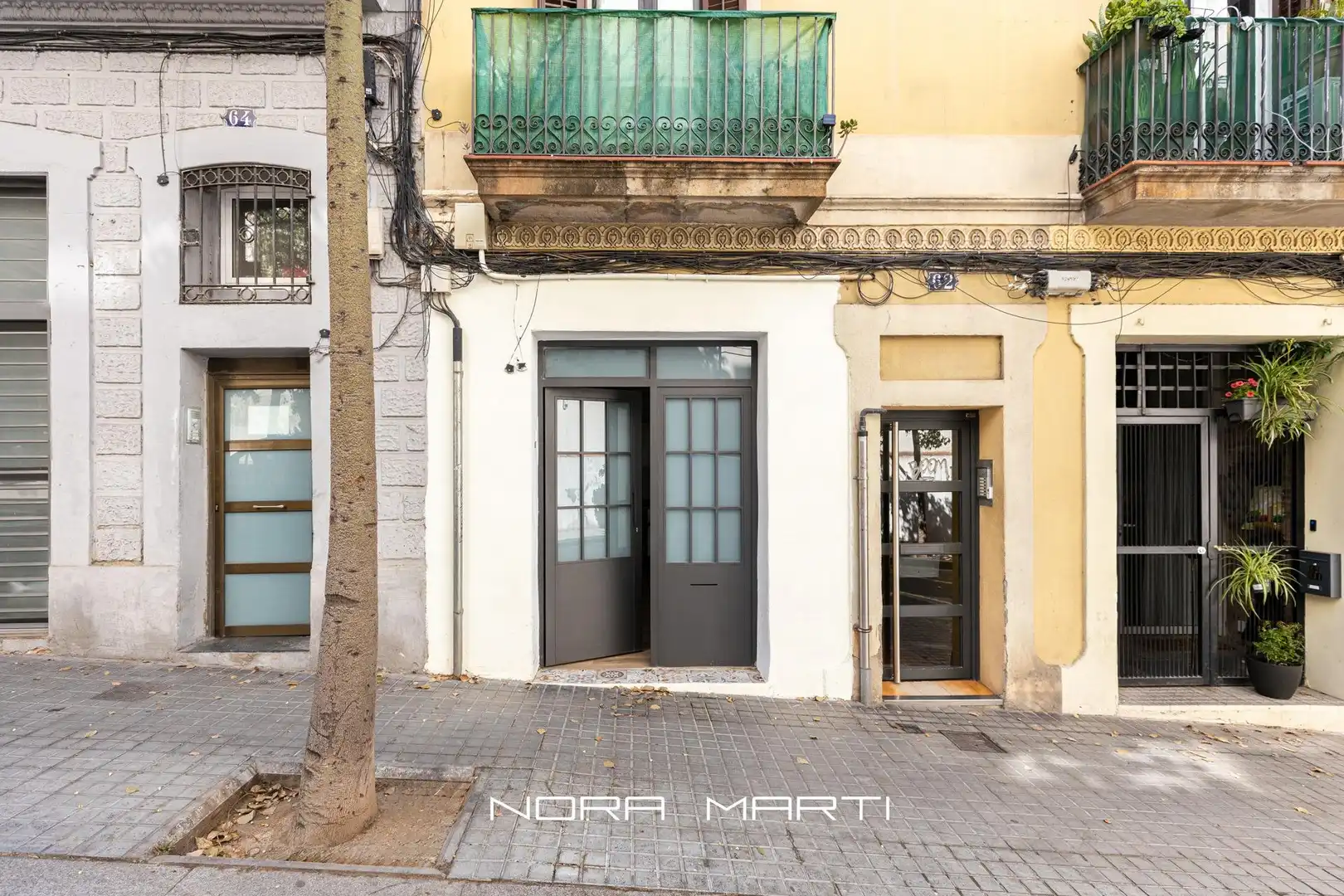 Exterior view of Ground floor for sale in Barcelona  with Air Conditioner and Alarm