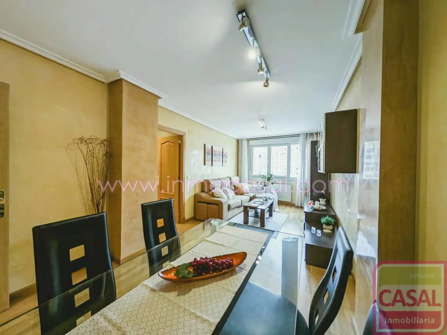 Sala de estar de Piso en venta en Oviedo  con Calefacción, Trastero y Amueblado