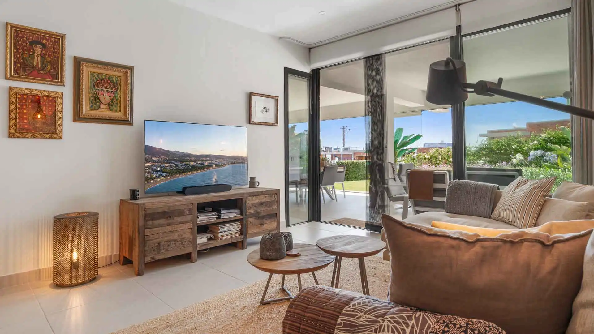 Sala de estar de Apartamento en venta en Estepona con Aire acondicionado, Jardín privado y Terraza