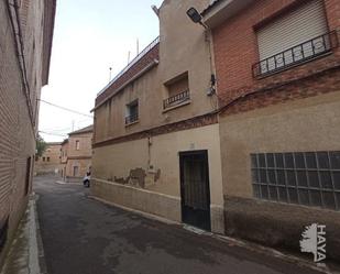 Vista exterior de Casa o xalet en venda en Los Navalmorales amb Terrassa