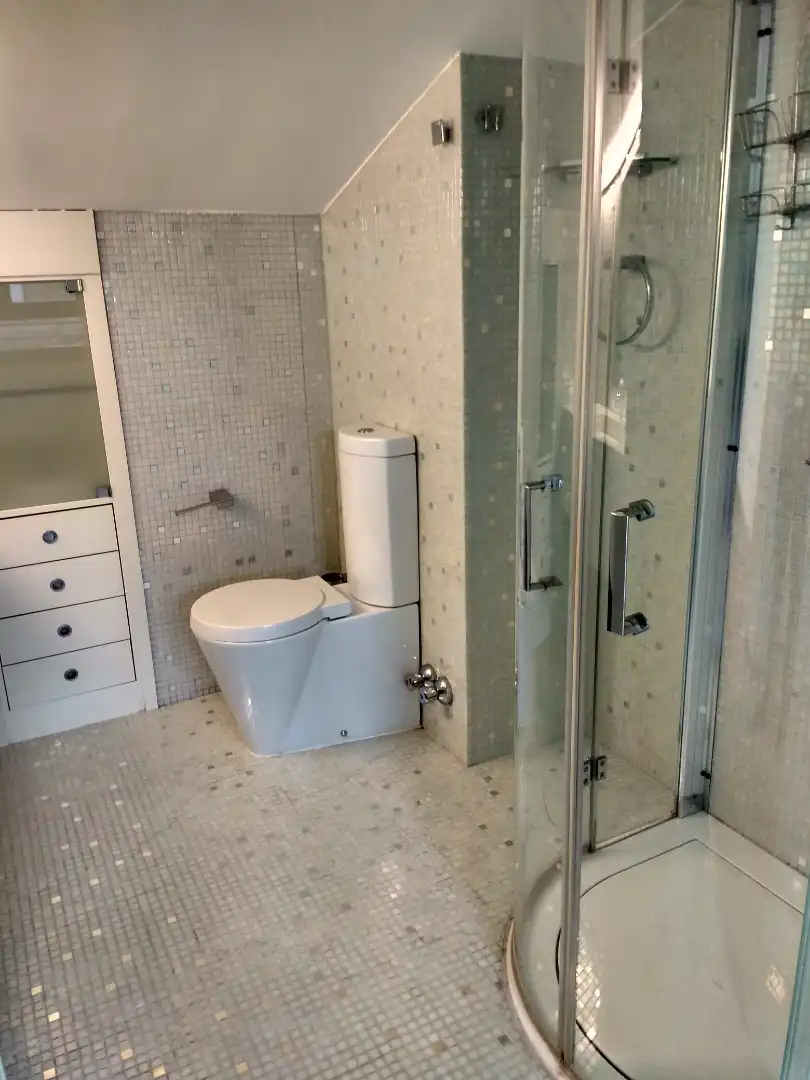 Bathroom of Houses for sale in Zaragoza  with Air Conditioner, Private garden and Parquet flooring