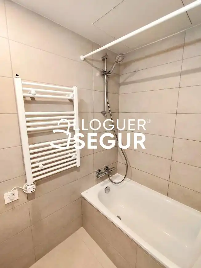 Bathroom of Flat for rent in Viladecans  with Air Conditioner, Terrace and Swimming Pool